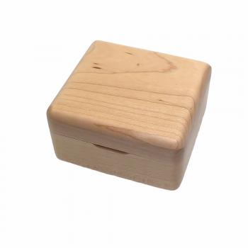 Holzbox mit Spieluhr