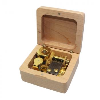 Holzbox mit Spieluhr